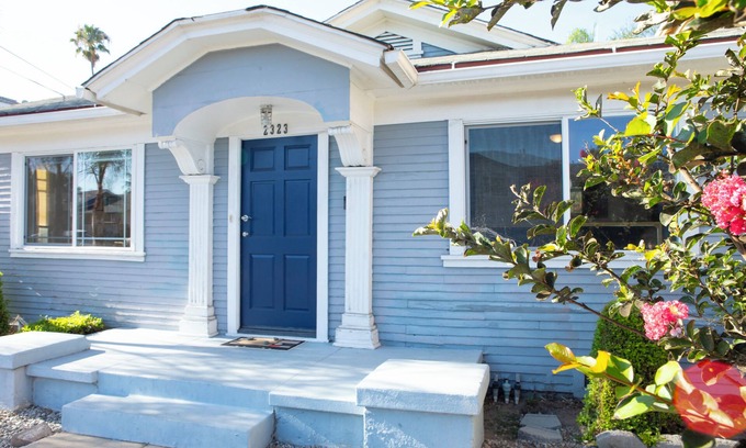 Eastside Casa | Charming Craftsman House - 3 Bedrooms With Parking - By Beach, Shops & Retro Row