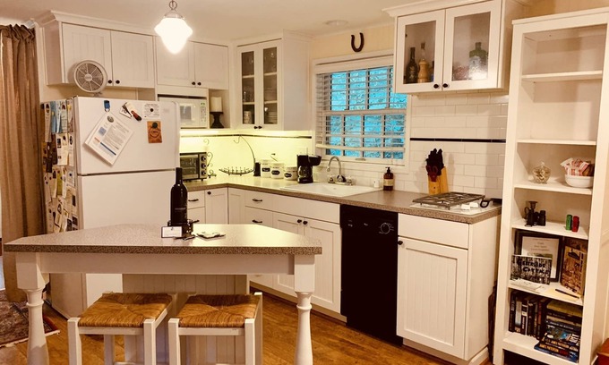 Nevada City Cabaña | Encantadora cabaña Creekside! ¡Relájese en la naturaleza pero a un corto paseo de la ciudad!