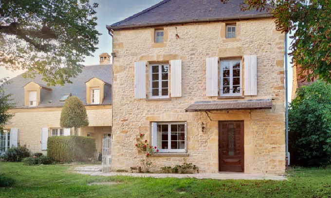Saint-Julien-de-Lampon Casa | Charming Guesthouse with Pool & AC in the Heart of the Village near the River