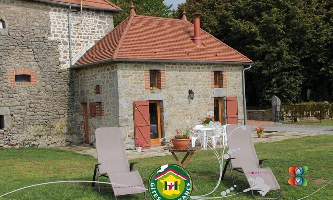 Peyrat-la-Noniere Cabaña | Encantadora casa de campo de 4 orejas Peyrat Nonière el dominio con el castillo - estanque