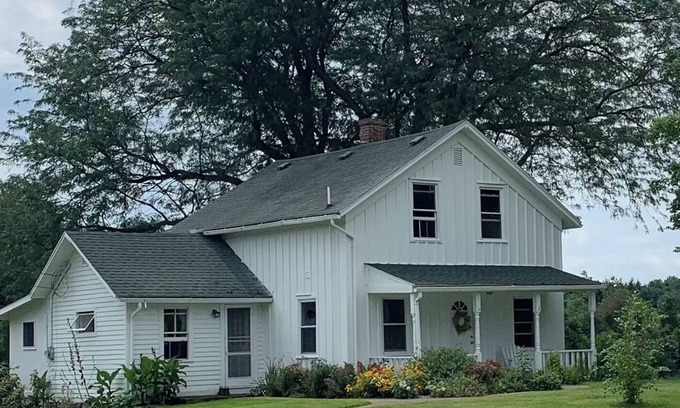 Milan Otro | Charming historic 2-bedroom farmhouse 4 miles from historic Milan with WiFi