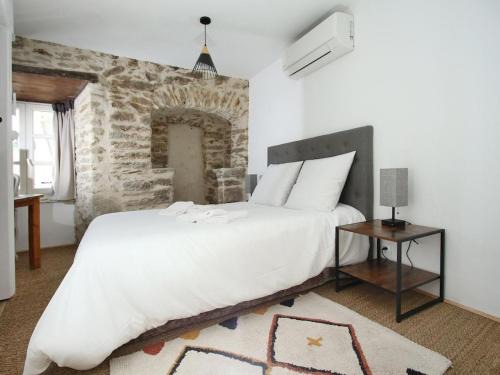 Leynhac Apartamento | Charming historic gem with modern flair in Leynhac