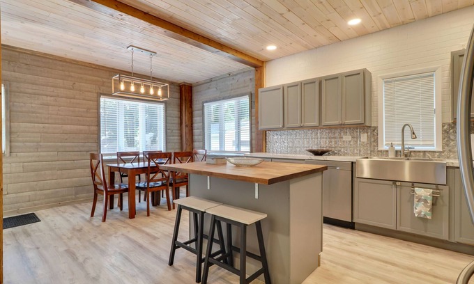 Gaylord Cabina | Charming Home Near Downtown and Golf Courses
