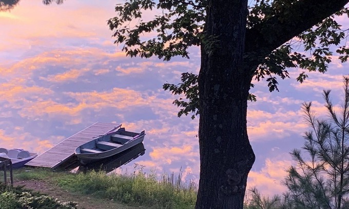 Lake Ann Casa | Encantadora casa en el lago Bryan (un lago sin estela) con playa de hierba / arena y pesca