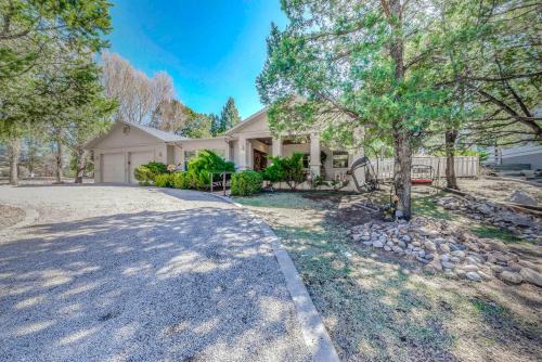 Ruidoso Casa | Charming Home with Patios, Near Ruidoso Downs Casino