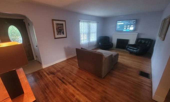 New Albany Casa | Charming house in the heart of New Albany close to downtown Louisville!