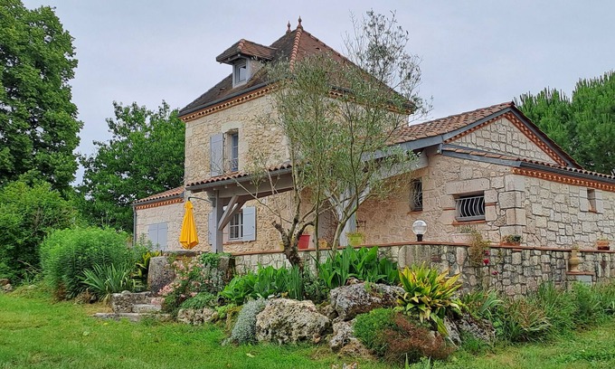 Castella Cabaña | Charming house with dovecote, swimming pool and garden.