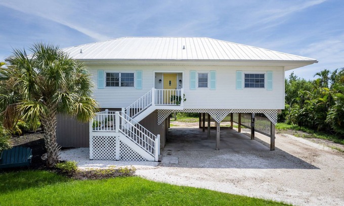 The Dunes Casa | Charming Island Cottage in Dunes Golf Tennis Club