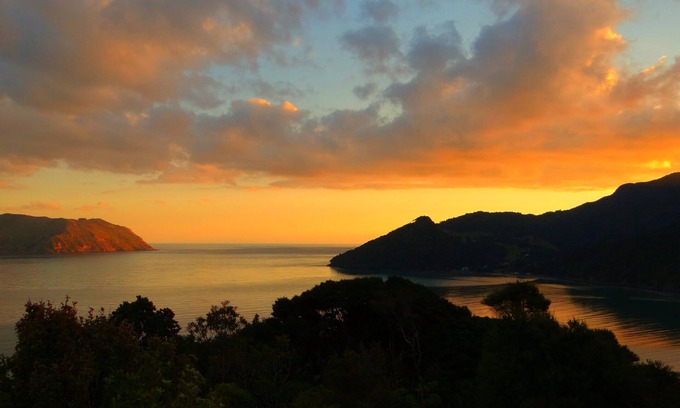 Huia Cabaña | Charming Kiwi batch by the sea.