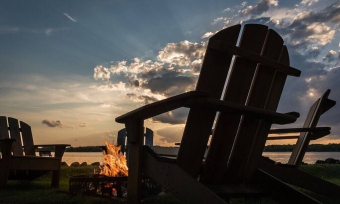 Wautoma Cabina | Charming lake home with no steps to lake, sand bottom full rec lake, kayaks etc