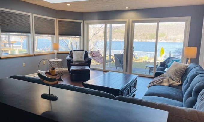 Hammondsport Casa | Charming Lakefront Cottage w/Private Dock+Fire Pit