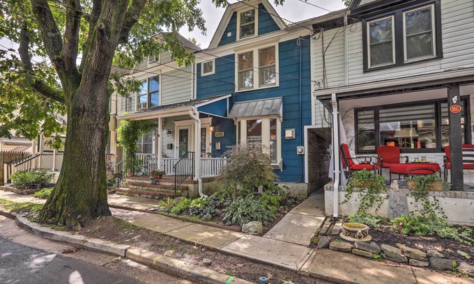 Lambertville Casa | Charming Lambertville Retreat - 1 Mi to River!