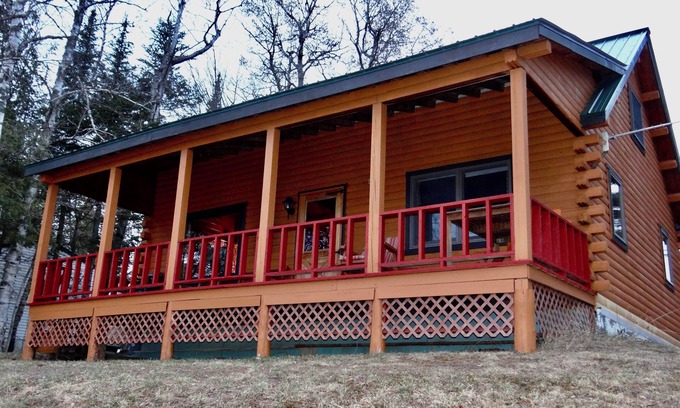 Jackman Cabina | Charming Log Cabin on Big Wood Pond in Jackman, Maine