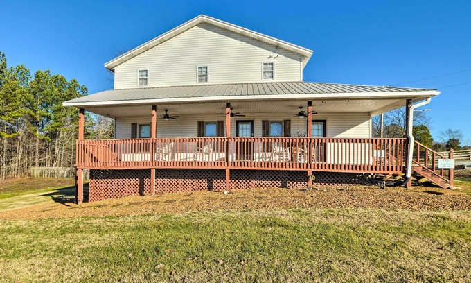 Como Casa | Charming McKenzie Farmhouse w/ Fire Pit!