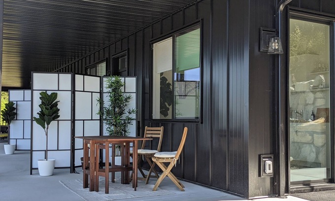 Regional District of Nanaimo Casa | Charming & modern corner suite - lovely ocean views in peaceful Lantzville