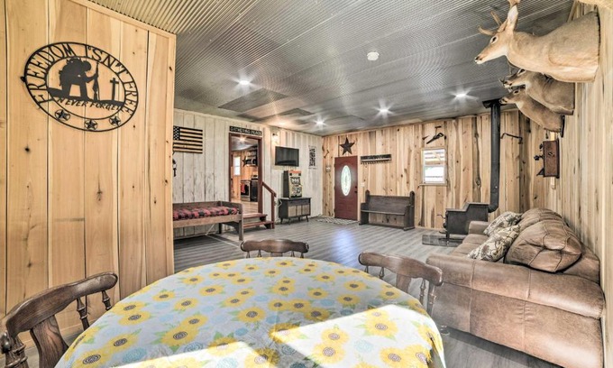 New Concord Casa | Charming New Concord Cabin on 50-Acre Farm!