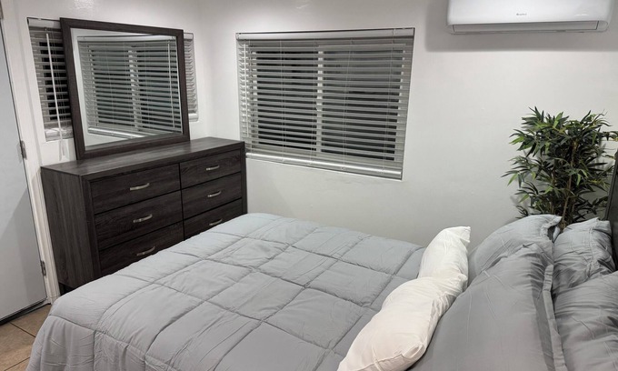Sylmar Casa | Charming newly remodeled room in Sylmar with WiFi, AC, private entrance.
