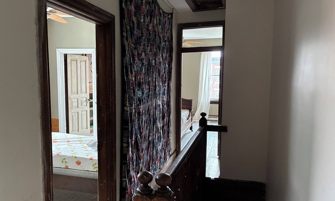 Olde Kensington Apartamento | Charming Philadelphia 2-bedroom Tower Suite nestled among Fairmount Park.