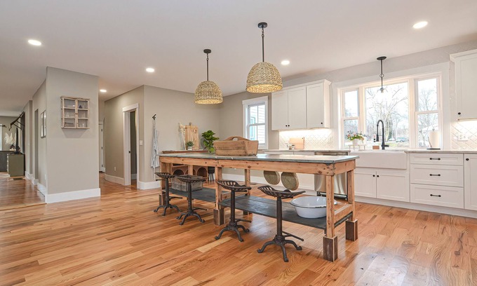 Townsend Otro | Charming Renovated Farmhouse