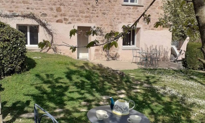 Sevelinges Cabaña | Encantador gîte rural con jardín, terraza y actividades familiares
