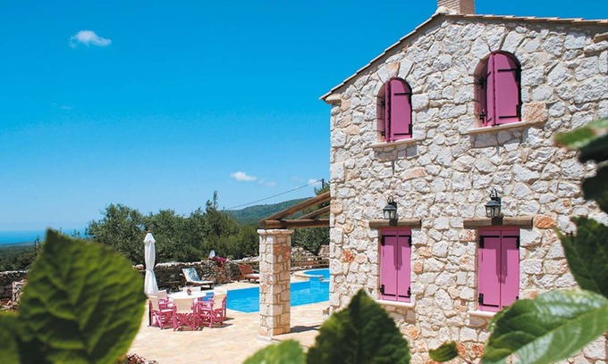 Agia Marina Villa | Una villa encantadora para pasar unas vacaciones tranquilas junto a la piscina o explorar las tranquilas bahías y pueblos locales.