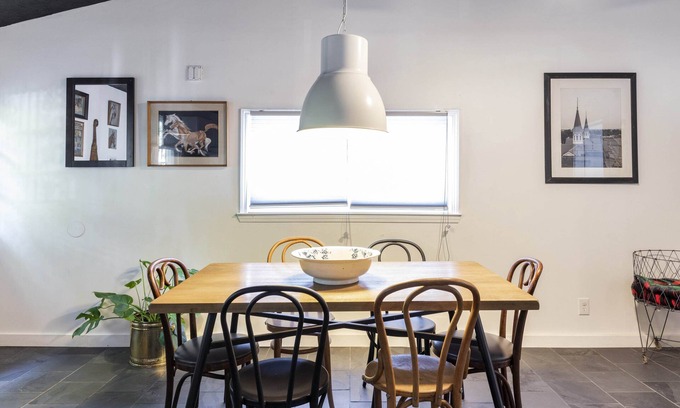 Taylor Berry Casa | Churchill Downs adyacente. Cerca de Expo, Aeropuerto, UofL y Dwntwn + estacionamiento en la calle