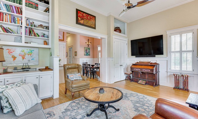 Wilmington Cabaña | Charming Wilmington Cottage - Walk to Downtown!