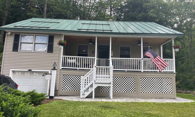 Sutton Casa | Charming year round 2 bedroom 2 bath house.