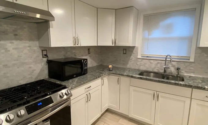 Chester Casa | Cheerful 3 bedroom home free parking on premise