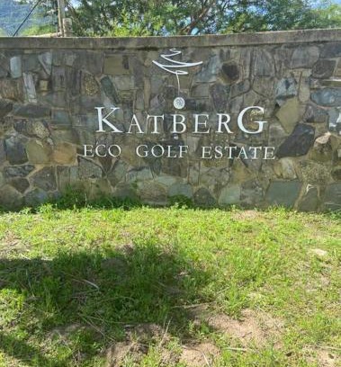 Katberg Apartamento | Cheerful 4 Bedroom in a Golf Estate