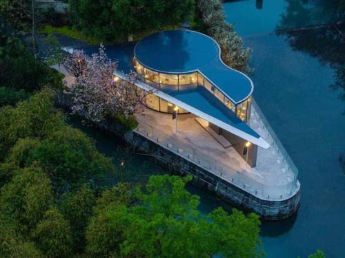 Chengdu Hotel | Chengdu Flowing Strings peninsula boutique hotel-Orange Guitar Museum