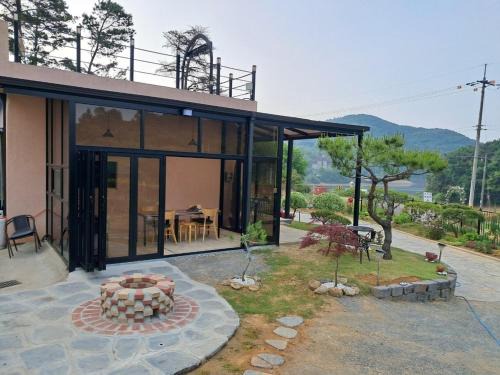 Cheonan Casa | Cheonan Stay Daejeong Lake