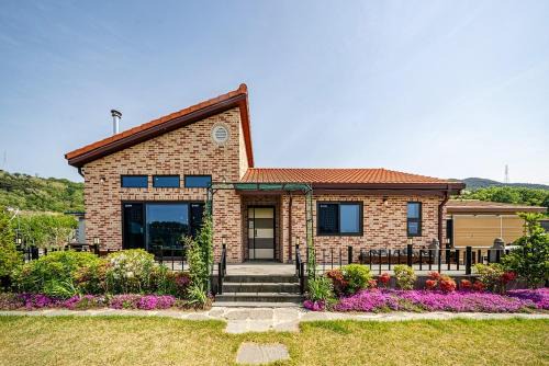 Cheongdo Casa | Cheongdo Peach Blossom Private Pension