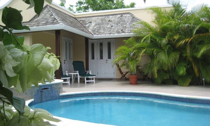 Marine Gardens Cabaña | Cherry Garden Villa Cottage pool in the desirable Rockley Beach location