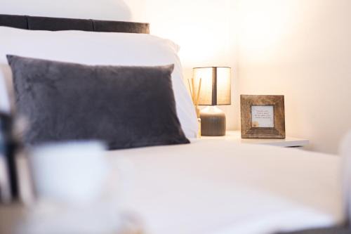 West Finchley Apartamento | Chic 2King BD Apt London with Ensuite & Pull Out Bed