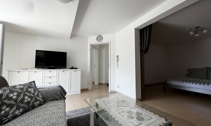 Krefeld Apartamento | Chic apartment opposite Helios clinics / 5 min walk to Krefeld University of Applied Sciences