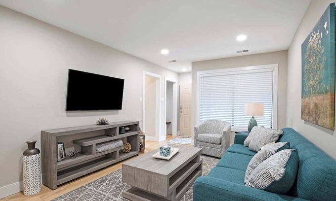 Clinton Township Condominio | Chic Cozy 1-bedroom condo with WiFi, AC in welcoming Clinton Township