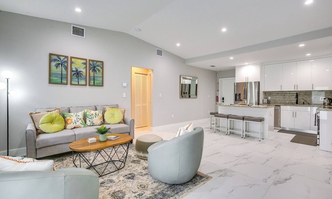 North Miami Casa | Chic North Miami House ~ 7 Mi to Hard Rock Stadium