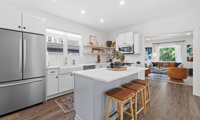 Oconomowoc Casa | ✨ Chic Retreat with Fire Pit- Near Downtown & Weddings Venues ✨