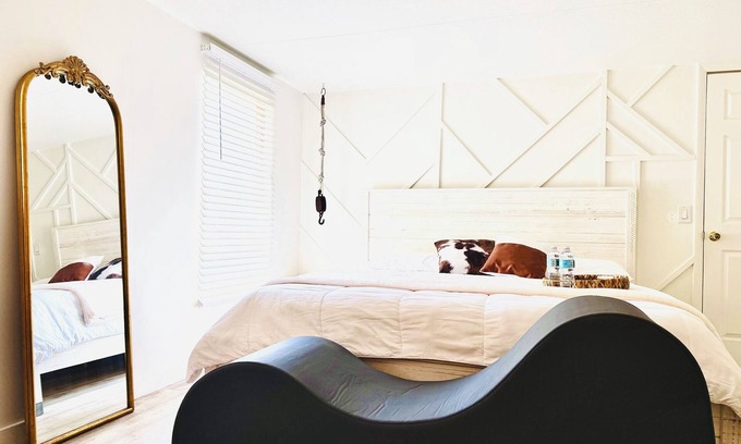 Kissimmee Apartamento | Chill & Think, a space for you, King Bed near parks and MCO