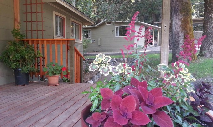 Willow Creek Hotel | China Creek Cottages