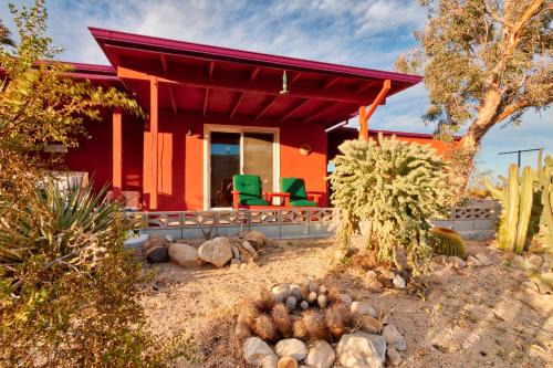Twentynine Palms Casa | Chuck's Cabin in a Joshua Tree Community
