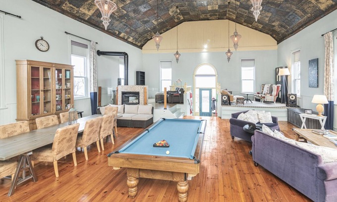 Lowbanks Casa | Church On The Lake