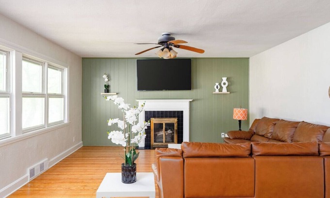 Bridgeport Casa | Churchill Charm| Firepit | Central | 3BR 1BA