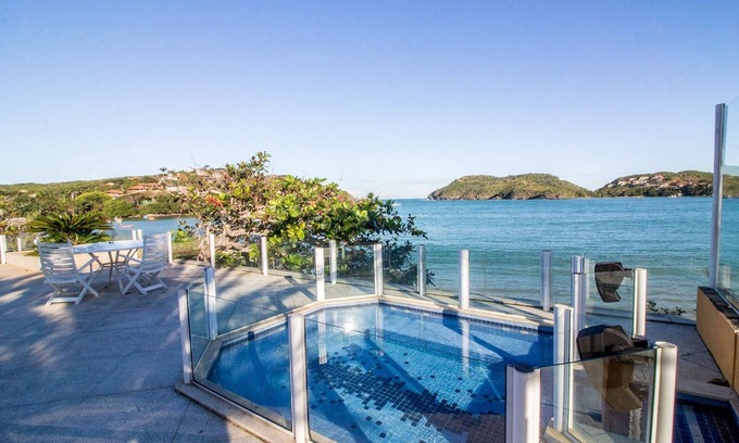 Village da Ferradura Villa | Cinematográfica Mansão Pé na Areia