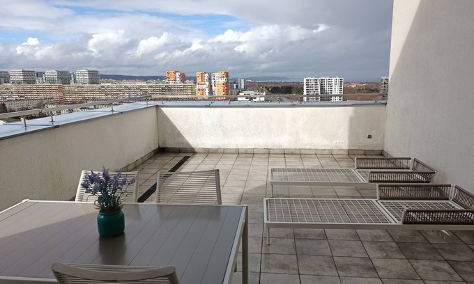 Przymorze Apartamento | City and Sea View Apartment by Renters