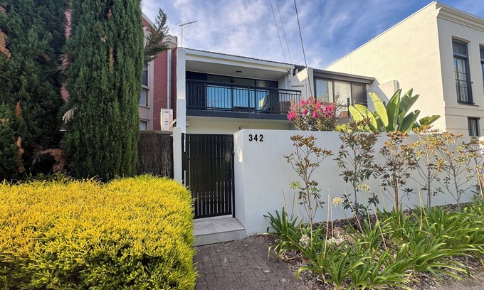 Adelaide Central Business District Casa | City Home Away From Home