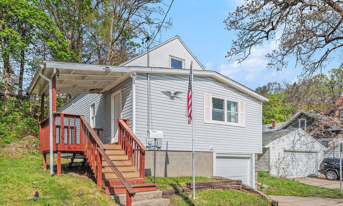 John Ball Park Casa | City Views at Downtown Overlook 2BR Retreat