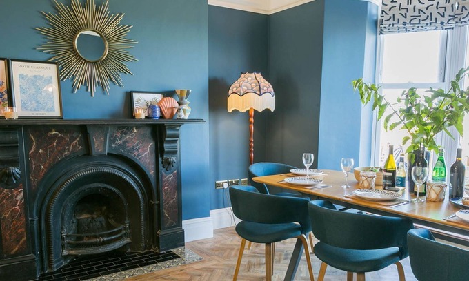 Llanfairfechan Cabaña | Claremont - a sea view that sleeps 8 guests in 4 bedrooms