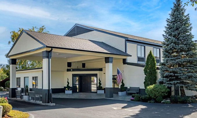Nashua Hotel | Clarion Inn
